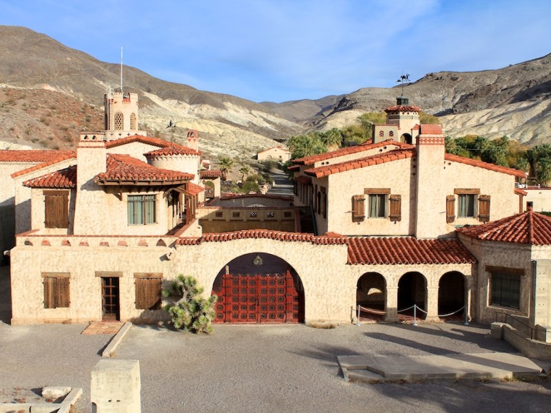 Did the fictional financier P.J. Madden’s desert home in The Chinese Parrot actually&nbsp;exist?